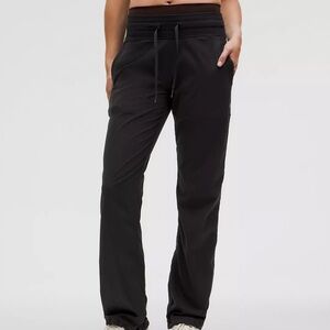 Lululemon BRAND NEW Dance Studio Mid-Rise Pant Short Size 4